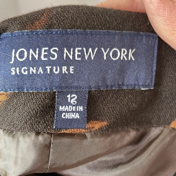 Jones New York Signature ~ Floral Print Two Layer Fabric Skirt - Picture 6 of 9